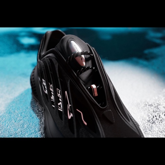 Adidas Ozrah x GUCCIMAZE - Picture 2 of 10